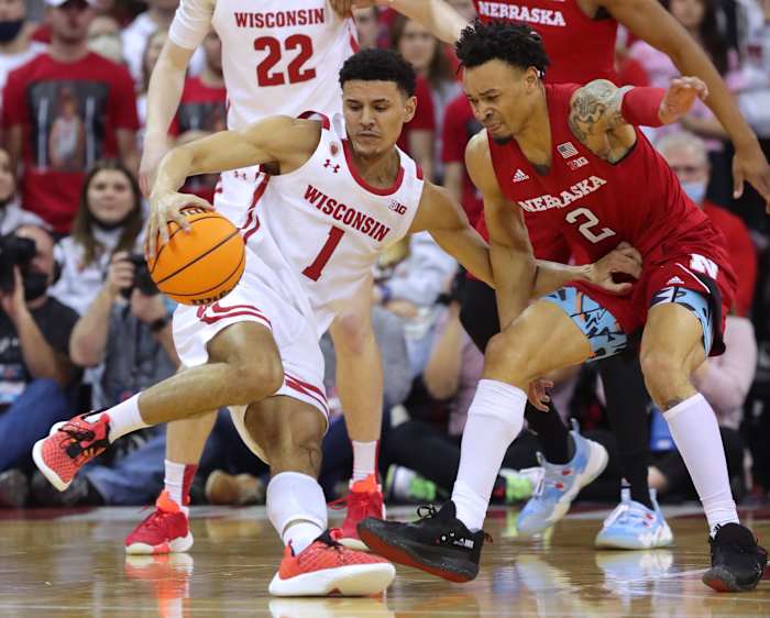 Johnny Davis and Trey McGowens MBB vs Wisconsin 2022.03.06 USATSI_17844359